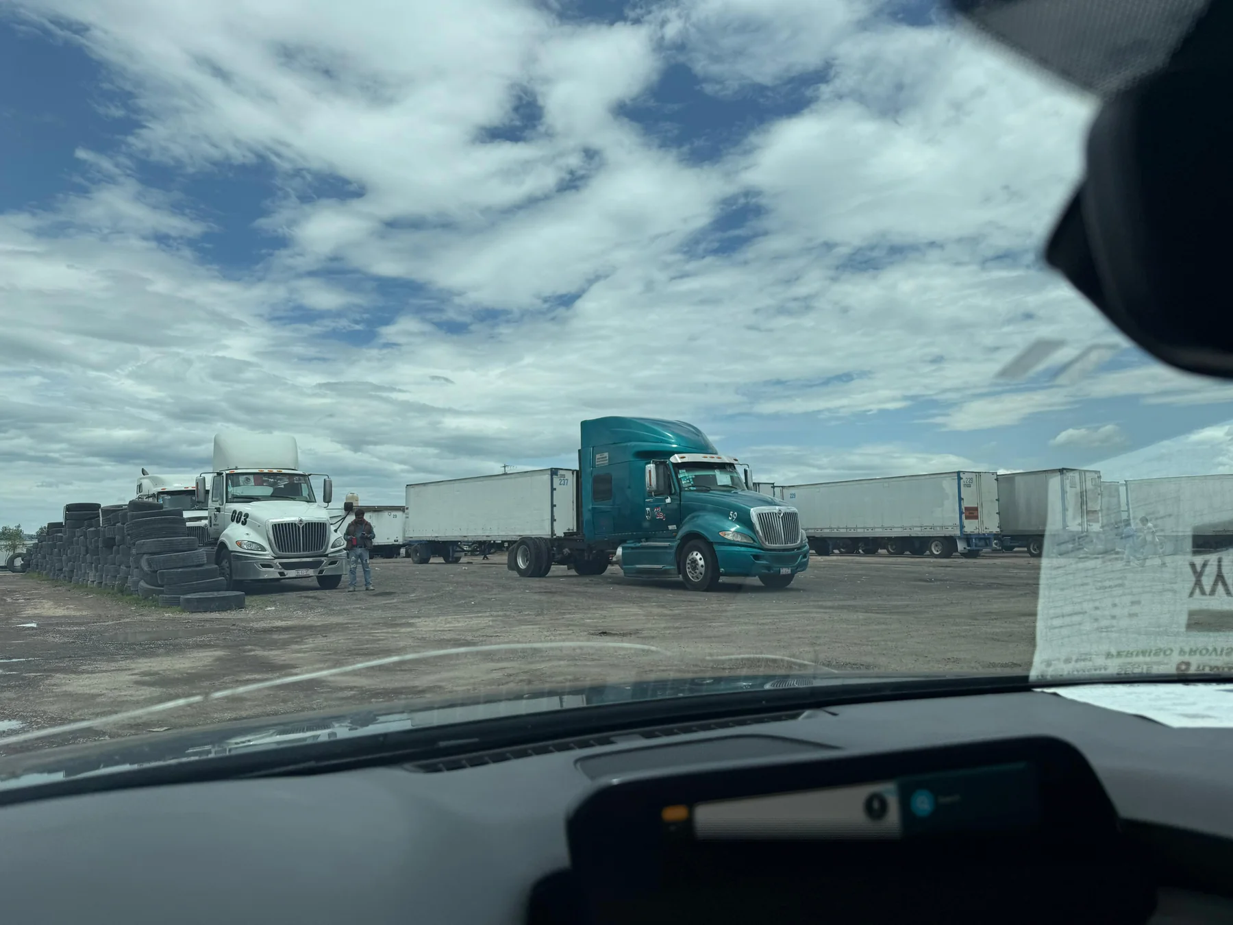 Patio y flota de Logistics GV
